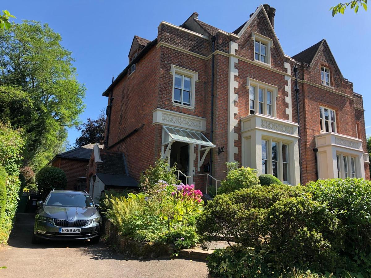 The Waltons Acomodação com café da manhã Dorking Exterior foto