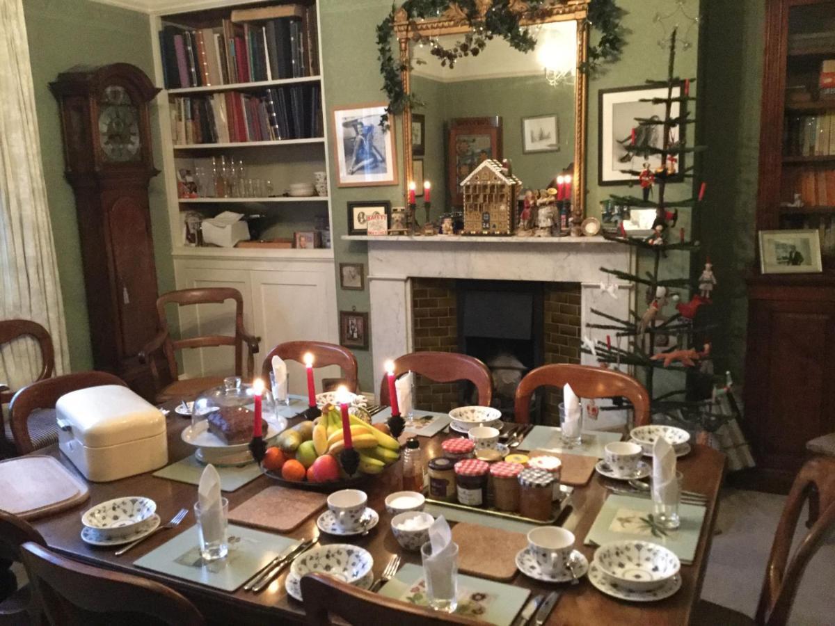 The Waltons Acomodação com café da manhã Dorking Exterior foto